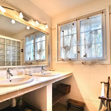 5 Bedroom Gorgeous Home In Saint-Georges-D'Oleron *