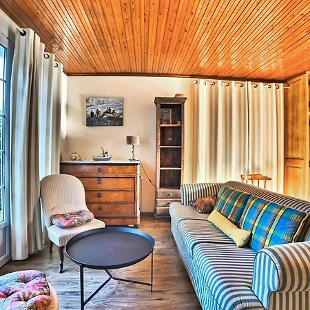 Lovely In Saint-georges-doleron With Wi-fi Semesterbostad