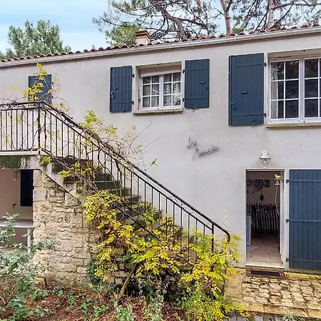 Semesterbostad Lovely In Saint-georges-doleron With Wi-fi